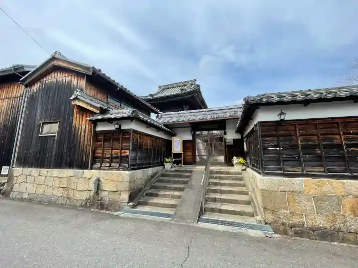 西円寺の{uncategorized: "未分類", other: "その他", undefined: "問題あり", building: "その他建物", grave: "お墓", sacred_gate: "鳥居", guardian: "狛犬", statue: "像", buddha: "仏像", history: "歴史", nature: "自然", garden: "庭園", animal: "動物", pagoda: "塔", temizu: "手水舎", mountain_gate: "山門・神門", sanctuary: "本殿・本堂", subordinate: "末社・摂社", art: "芸術", scenery: "景色", jizo: "地蔵", ema: "絵馬", goshuin: "御朱印", omikuji: "おみくじ", items: "授与品その他", amulet: "お守り", goshuincho: "御朱印帳", eats: "食事", festival: "お祭り", votive_dance: "神楽", shichigosan: "七五三参", wedding: "結婚式", experience: "体験その他", initially: "初詣", around: "周辺", anti_infection: "感染症対策"}