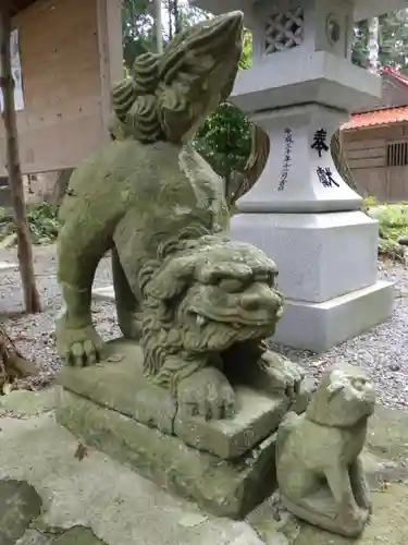 天健金草神社の狛犬