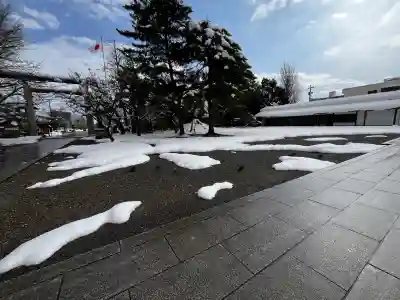 富山縣護國神社の{uncategorized: "未分類", other: "その他", undefined: "問題あり", building: "その他建物", grave: "お墓", sacred_gate: "鳥居", guardian: "狛犬", statue: "像", buddha: "仏像", history: "歴史", nature: "自然", garden: "庭園", animal: "動物", pagoda: "塔", temizu: "手水舎", mountain_gate: "山門・神門", sanctuary: "本殿・本堂", subordinate: "末社・摂社", art: "芸術", scenery: "景色", jizo: "地蔵", ema: "絵馬", goshuin: "御朱印", omikuji: "おみくじ", items: "授与品その他", amulet: "お守り", goshuincho: "御朱印帳", eats: "食事", festival: "お祭り", votive_dance: "神楽", shichigosan: "七五三参", wedding: "結婚式", experience: "体験その他", initially: "初詣", around: "周辺", anti_infection: "感染症対策"}