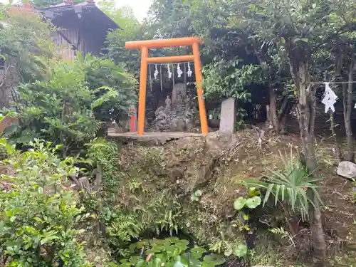 横浜御嶽神社の鳥居