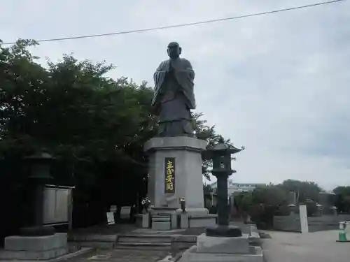 常照寺の像