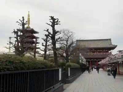 浅草寺の山門・神門