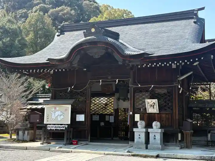三尾神社の{uncategorized: "未分類", other: "その他", undefined: "問題あり", building: "その他建物", grave: "お墓", sacred_gate: "鳥居", guardian: "狛犬", statue: "像", buddha: "仏像", history: "歴史", nature: "自然", garden: "庭園", animal: "動物", pagoda: "塔", temizu: "手水舎", mountain_gate: "山門・神門", sanctuary: "本殿・本堂", subordinate: "末社・摂社", art: "芸術", scenery: "景色", jizo: "地蔵", ema: "絵馬", goshuin: "御朱印", omikuji: "おみくじ", items: "授与品その他", amulet: "お守り", goshuincho: "御朱印帳", eats: "食事", festival: "お祭り", votive_dance: "神楽", shichigosan: "七五三参", wedding: "結婚式", experience: "体験その他", initially: "初詣", around: "周辺", anti_infection: "感染症対策"}