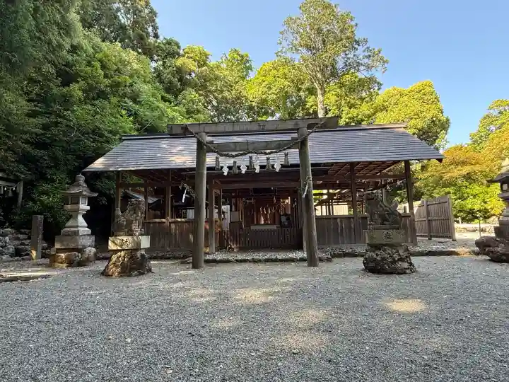磯部神社の{uncategorized: "未分類", other: "その他", undefined: "問題あり", building: "その他建物", grave: "お墓", sacred_gate: "鳥居", guardian: "狛犬", statue: "像", buddha: "仏像", history: "歴史", nature: "自然", garden: "庭園", animal: "動物", pagoda: "塔", temizu: "手水舎", mountain_gate: "山門・神門", sanctuary: "本殿・本堂", subordinate: "末社・摂社", art: "芸術", scenery: "景色", jizo: "地蔵", ema: "絵馬", goshuin: "御朱印", omikuji: "おみくじ", items: "授与品その他", amulet: "お守り", goshuincho: "御朱印帳", eats: "食事", festival: "お祭り", votive_dance: "神楽", shichigosan: "七五三参", wedding: "結婚式", experience: "体験その他", initially: "初詣", around: "周辺", anti_infection: "感染症対策"}