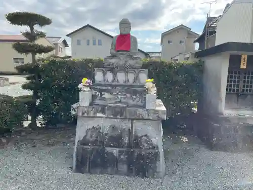 西休寺の{uncategorized: "未分類", other: "その他", undefined: "問題あり", building: "その他建物", grave: "お墓", sacred_gate: "鳥居", guardian: "狛犬", statue: "像", buddha: "仏像", history: "歴史", nature: "自然", garden: "庭園", animal: "動物", pagoda: "塔", temizu: "手水舎", mountain_gate: "山門・神門", sanctuary: "本殿・本堂", subordinate: "末社・摂社", art: "芸術", scenery: "景色", jizo: "地蔵", ema: "絵馬", goshuin: "御朱印", omikuji: "おみくじ", items: "授与品その他", amulet: "お守り", goshuincho: "御朱印帳", eats: "食事", festival: "お祭り", votive_dance: "神楽", shichigosan: "七五三参", wedding: "結婚式", experience: "体験その他", initially: "初詣", around: "周辺", anti_infection: "感染症対策"}