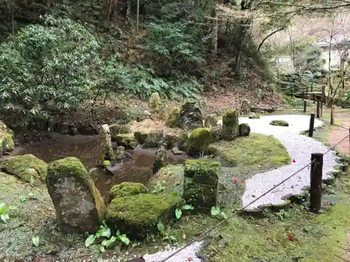 龍蔵寺の庭園