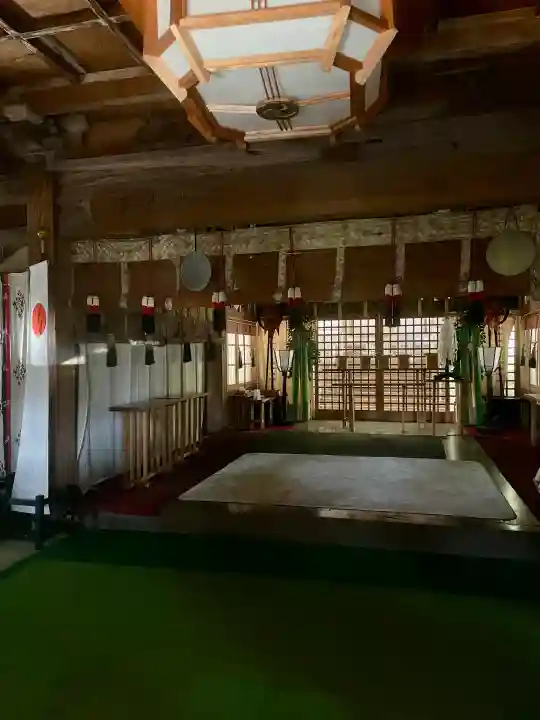 與瀬神社(与瀬神社)の{uncategorized: "未分類", other: "その他", undefined: "問題あり", building: "その他建物", grave: "お墓", sacred_gate: "鳥居", guardian: "狛犬", statue: "像", buddha: "仏像", history: "歴史", nature: "自然", garden: "庭園", animal: "動物", pagoda: "塔", temizu: "手水舎", mountain_gate: "山門・神門", sanctuary: "本殿・本堂", subordinate: "末社・摂社", art: "芸術", scenery: "景色", jizo: "地蔵", ema: "絵馬", goshuin: "御朱印", omikuji: "おみくじ", items: "授与品その他", amulet: "お守り", goshuincho: "御朱印帳", eats: "食事", festival: "お祭り", votive_dance: "神楽", shichigosan: "七五三参", wedding: "結婚式", experience: "体験その他", initially: "初詣", around: "周辺", anti_infection: "感染症対策"}