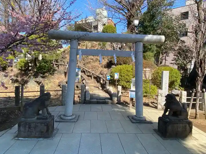 千駄ヶ谷冨士浅間神社の{uncategorized: "未分類", other: "その他", undefined: "問題あり", building: "その他建物", grave: "お墓", sacred_gate: "鳥居", guardian: "狛犬", statue: "像", buddha: "仏像", history: "歴史", nature: "自然", garden: "庭園", animal: "動物", pagoda: "塔", temizu: "手水舎", mountain_gate: "山門・神門", sanctuary: "本殿・本堂", subordinate: "末社・摂社", art: "芸術", scenery: "景色", jizo: "地蔵", ema: "絵馬", goshuin: "御朱印", omikuji: "おみくじ", items: "授与品その他", amulet: "お守り", goshuincho: "御朱印帳", eats: "食事", festival: "お祭り", votive_dance: "神楽", shichigosan: "七五三参", wedding: "結婚式", experience: "体験その他", initially: "初詣", around: "周辺", anti_infection: "感染症対策"}