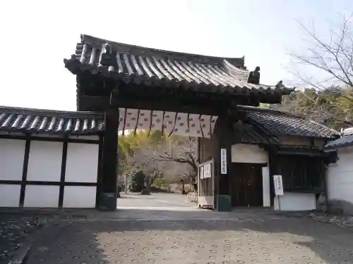 勧修寺の山門