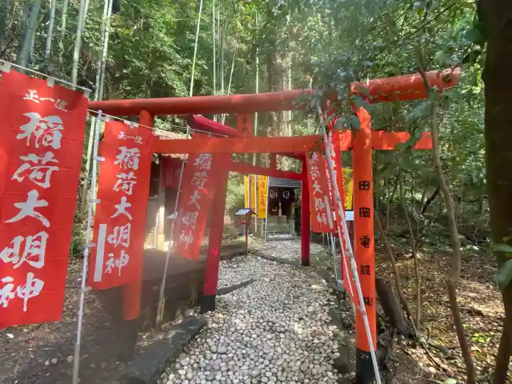 花窟神社の{uncategorized: "未分類", other: "その他", undefined: "問題あり", building: "その他建物", grave: "お墓", sacred_gate: "鳥居", guardian: "狛犬", statue: "像", buddha: "仏像", history: "歴史", nature: "自然", garden: "庭園", animal: "動物", pagoda: "塔", temizu: "手水舎", mountain_gate: "山門・神門", sanctuary: "本殿・本堂", subordinate: "末社・摂社", art: "芸術", scenery: "景色", jizo: "地蔵", ema: "絵馬", goshuin: "御朱印", omikuji: "おみくじ", items: "授与品その他", amulet: "お守り", goshuincho: "御朱印帳", eats: "食事", festival: "お祭り", votive_dance: "神楽", shichigosan: "七五三参", wedding: "結婚式", experience: "体験その他", initially: "初詣", around: "周辺", anti_infection: "感染症対策"}
