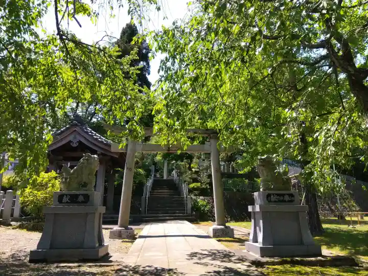 熊野神社の{uncategorized: "未分類", other: "その他", undefined: "問題あり", building: "その他建物", grave: "お墓", sacred_gate: "鳥居", guardian: "狛犬", statue: "像", buddha: "仏像", history: "歴史", nature: "自然", garden: "庭園", animal: "動物", pagoda: "塔", temizu: "手水舎", mountain_gate: "山門・神門", sanctuary: "本殿・本堂", subordinate: "末社・摂社", art: "芸術", scenery: "景色", jizo: "地蔵", ema: "絵馬", goshuin: "御朱印", omikuji: "おみくじ", items: "授与品その他", amulet: "お守り", goshuincho: "御朱印帳", eats: "食事", festival: "お祭り", votive_dance: "神楽", shichigosan: "七五三参", wedding: "結婚式", experience: "体験その他", initially: "初詣", around: "周辺", anti_infection: "感染症対策"}