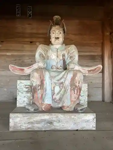 武田八幡宮の像