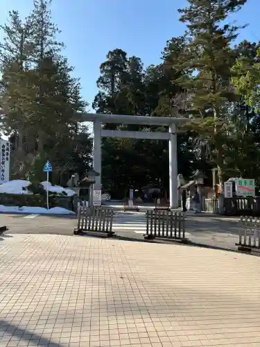 白山比咩神社の{uncategorized: "未分類", other: "その他", undefined: "問題あり", building: "その他建物", grave: "お墓", sacred_gate: "鳥居", guardian: "狛犬", statue: "像", buddha: "仏像", history: "歴史", nature: "自然", garden: "庭園", animal: "動物", pagoda: "塔", temizu: "手水舎", mountain_gate: "山門・神門", sanctuary: "本殿・本堂", subordinate: "末社・摂社", art: "芸術", scenery: "景色", jizo: "地蔵", ema: "絵馬", goshuin: "御朱印", omikuji: "おみくじ", items: "授与品その他", amulet: "お守り", goshuincho: "御朱印帳", eats: "食事", festival: "お祭り", votive_dance: "神楽", shichigosan: "七五三参", wedding: "結婚式", experience: "体験その他", initially: "初詣", around: "周辺", anti_infection: "感染症対策"}