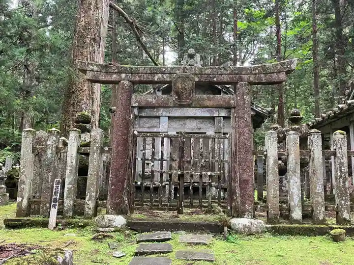 高野山金剛峯寺奥の院(和歌山県)