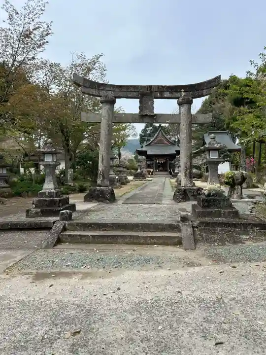 嵐山瀧神社の{uncategorized: "未分類", other: "その他", undefined: "問題あり", building: "その他建物", grave: "お墓", sacred_gate: "鳥居", guardian: "狛犬", statue: "像", buddha: "仏像", history: "歴史", nature: "自然", garden: "庭園", animal: "動物", pagoda: "塔", temizu: "手水舎", mountain_gate: "山門・神門", sanctuary: "本殿・本堂", subordinate: "末社・摂社", art: "芸術", scenery: "景色", jizo: "地蔵", ema: "絵馬", goshuin: "御朱印", omikuji: "おみくじ", items: "授与品その他", amulet: "お守り", goshuincho: "御朱印帳", eats: "食事", festival: "お祭り", votive_dance: "神楽", shichigosan: "七五三参", wedding: "結婚式", experience: "体験その他", initially: "初詣", around: "周辺", anti_infection: "感染症対策"}
