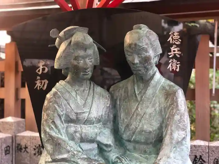 露天神社(お初天神)の像