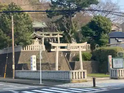 久里浜住吉神社の{uncategorized: "未分類", other: "その他", undefined: "問題あり", building: "その他建物", grave: "お墓", sacred_gate: "鳥居", guardian: "狛犬", statue: "像", buddha: "仏像", history: "歴史", nature: "自然", garden: "庭園", animal: "動物", pagoda: "塔", temizu: "手水舎", mountain_gate: "山門・神門", sanctuary: "本殿・本堂", subordinate: "末社・摂社", art: "芸術", scenery: "景色", jizo: "地蔵", ema: "絵馬", goshuin: "御朱印", omikuji: "おみくじ", items: "授与品その他", amulet: "お守り", goshuincho: "御朱印帳", eats: "食事", festival: "お祭り", votive_dance: "神楽", shichigosan: "七五三参", wedding: "結婚式", experience: "体験その他", initially: "初詣", around: "周辺", anti_infection: "感染症対策"}