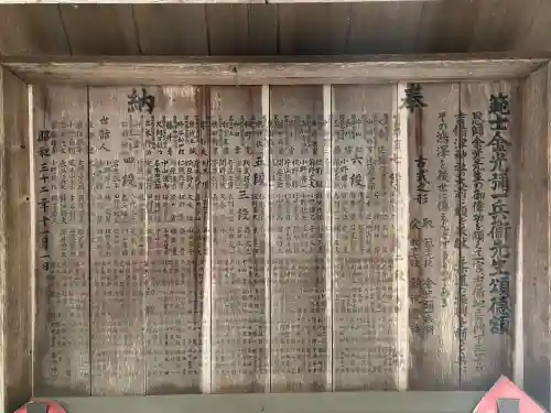 吉備津神社の{uncategorized: "未分類", other: "その他", undefined: "問題あり", building: "その他建物", grave: "お墓", sacred_gate: "鳥居", guardian: "狛犬", statue: "像", buddha: "仏像", history: "歴史", nature: "自然", garden: "庭園", animal: "動物", pagoda: "塔", temizu: "手水舎", mountain_gate: "山門・神門", sanctuary: "本殿・本堂", subordinate: "末社・摂社", art: "芸術", scenery: "景色", jizo: "地蔵", ema: "絵馬", goshuin: "御朱印", omikuji: "おみくじ", items: "授与品その他", amulet: "お守り", goshuincho: "御朱印帳", eats: "食事", festival: "お祭り", votive_dance: "神楽", shichigosan: "七五三参", wedding: "結婚式", experience: "体験その他", initially: "初詣", around: "周辺", anti_infection: "感染症対策"}