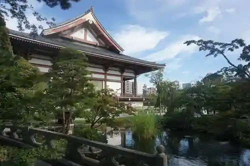 西新井大師総持寺の庭園