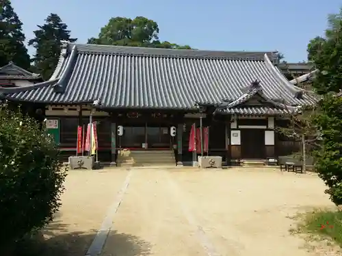 八幡寺の本殿・本堂