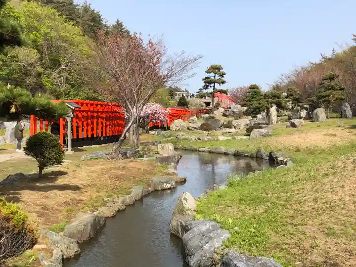高山稲荷神社の庭園