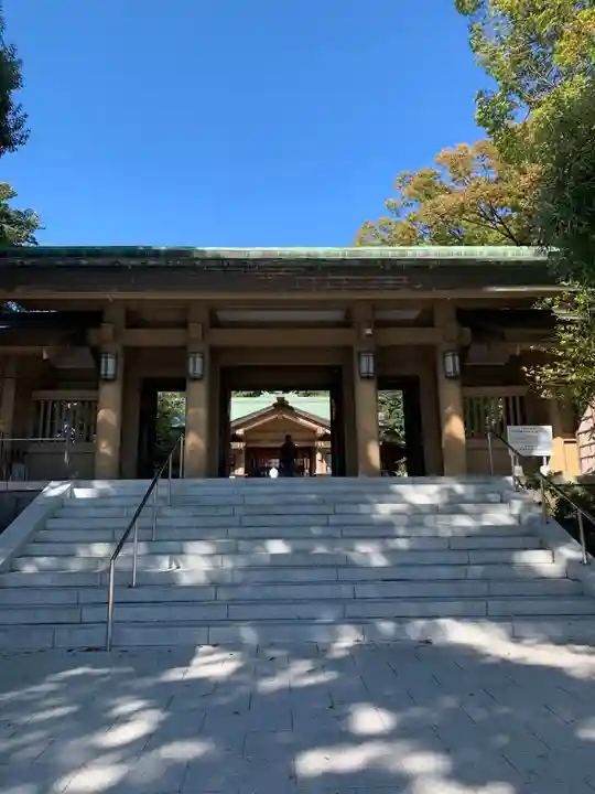 東郷神社の山門・神門