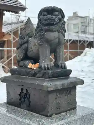 札幌諏訪神社の{uncategorized: "未分類", other: "その他", undefined: "問題あり", building: "その他建物", grave: "お墓", sacred_gate: "鳥居", guardian: "狛犬", statue: "像", buddha: "仏像", history: "歴史", nature: "自然", garden: "庭園", animal: "動物", pagoda: "塔", temizu: "手水舎", mountain_gate: "山門・神門", sanctuary: "本殿・本堂", subordinate: "末社・摂社", art: "芸術", scenery: "景色", jizo: "地蔵", ema: "絵馬", goshuin: "御朱印", omikuji: "おみくじ", items: "授与品その他", amulet: "お守り", goshuincho: "御朱印帳", eats: "食事", festival: "お祭り", votive_dance: "神楽", shichigosan: "七五三参", wedding: "結婚式", experience: "体験その他", initially: "初詣", around: "周辺", anti_infection: "感染症対策"}