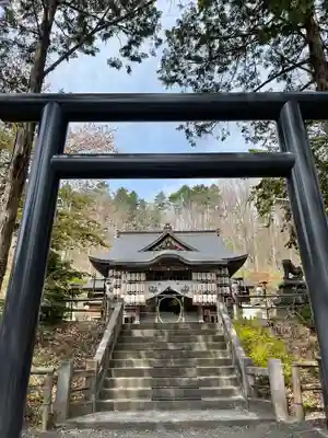 義經神社の鳥居