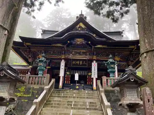 三峯神社の本殿