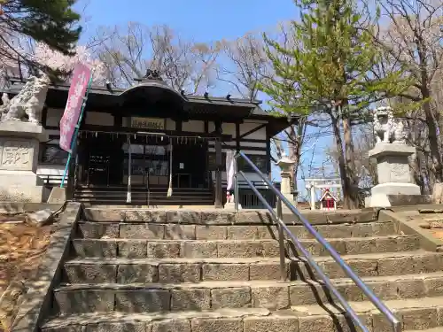 小樽稲荷神社の{uncategorized: "未分類", other: "その他", undefined: "問題あり", building: "その他建物", grave: "お墓", sacred_gate: "鳥居", guardian: "狛犬", statue: "像", buddha: "仏像", history: "歴史", nature: "自然", garden: "庭園", animal: "動物", pagoda: "塔", temizu: "手水舎", mountain_gate: "山門・神門", sanctuary: "本殿・本堂", subordinate: "末社・摂社", art: "芸術", scenery: "景色", jizo: "地蔵", ema: "絵馬", goshuin: "御朱印", omikuji: "おみくじ", items: "授与品その他", amulet: "お守り", goshuincho: "御朱印帳", eats: "食事", festival: "お祭り", votive_dance: "神楽", shichigosan: "七五三参", wedding: "結婚式", experience: "体験その他", initially: "初詣", around: "周辺", anti_infection: "感染症対策"}