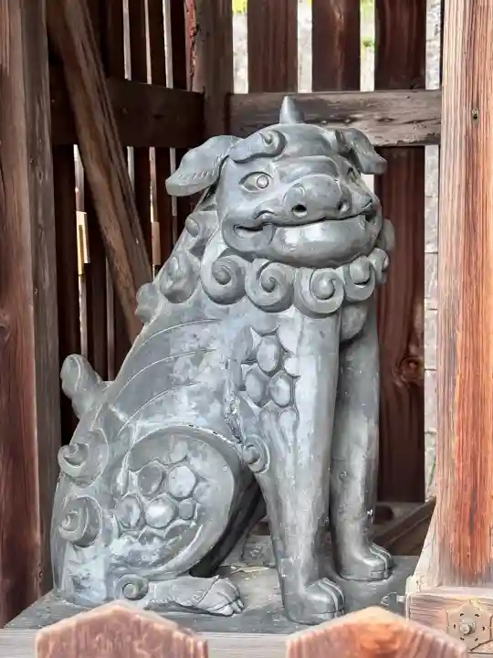 石座神社の{uncategorized: "未分類", other: "その他", undefined: "問題あり", building: "その他建物", grave: "お墓", sacred_gate: "鳥居", guardian: "狛犬", statue: "像", buddha: "仏像", history: "歴史", nature: "自然", garden: "庭園", animal: "動物", pagoda: "塔", temizu: "手水舎", mountain_gate: "山門・神門", sanctuary: "本殿・本堂", subordinate: "末社・摂社", art: "芸術", scenery: "景色", jizo: "地蔵", ema: "絵馬", goshuin: "御朱印", omikuji: "おみくじ", items: "授与品その他", amulet: "お守り", goshuincho: "御朱印帳", eats: "食事", festival: "お祭り", votive_dance: "神楽", shichigosan: "七五三参", wedding: "結婚式", experience: "体験その他", initially: "初詣", around: "周辺", anti_infection: "感染症対策"}