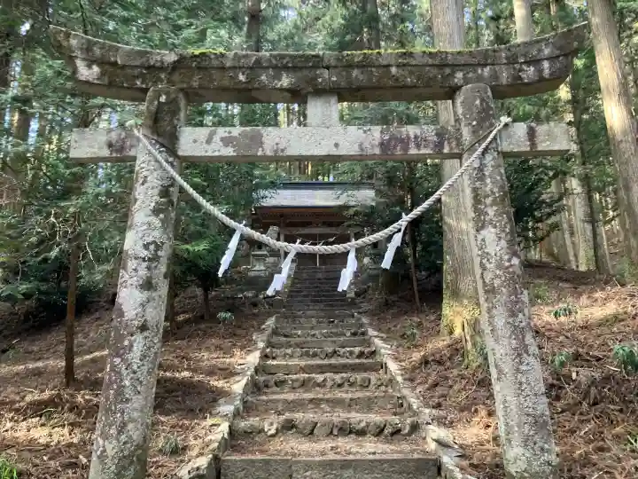 賀蘇山神社の{uncategorized: "未分類", other: "その他", undefined: "問題あり", building: "その他建物", grave: "お墓", sacred_gate: "鳥居", guardian: "狛犬", statue: "像", buddha: "仏像", history: "歴史", nature: "自然", garden: "庭園", animal: "動物", pagoda: "塔", temizu: "手水舎", mountain_gate: "山門・神門", sanctuary: "本殿・本堂", subordinate: "末社・摂社", art: "芸術", scenery: "景色", jizo: "地蔵", ema: "絵馬", goshuin: "御朱印", omikuji: "おみくじ", items: "授与品その他", amulet: "お守り", goshuincho: "御朱印帳", eats: "食事", festival: "お祭り", votive_dance: "神楽", shichigosan: "七五三参", wedding: "結婚式", experience: "体験その他", initially: "初詣", around: "周辺", anti_infection: "感染症対策"}