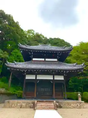 護国之寺の本殿・本堂