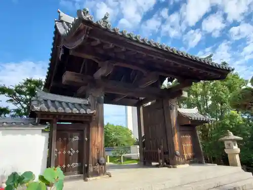 月照寺の山門