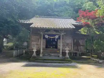 平松神社の{uncategorized: "未分類", other: "その他", undefined: "問題あり", building: "その他建物", grave: "お墓", sacred_gate: "鳥居", guardian: "狛犬", statue: "像", buddha: "仏像", history: "歴史", nature: "自然", garden: "庭園", animal: "動物", pagoda: "塔", temizu: "手水舎", mountain_gate: "山門・神門", sanctuary: "本殿・本堂", subordinate: "末社・摂社", art: "芸術", scenery: "景色", jizo: "地蔵", ema: "絵馬", goshuin: "御朱印", omikuji: "おみくじ", items: "授与品その他", amulet: "お守り", goshuincho: "御朱印帳", eats: "食事", festival: "お祭り", votive_dance: "神楽", shichigosan: "七五三参", wedding: "結婚式", experience: "体験その他", initially: "初詣", around: "周辺", anti_infection: "感染症対策"}