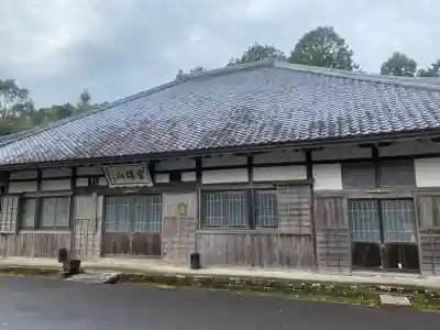 長徳寺の{uncategorized: "未分類", other: "その他", undefined: "問題あり", building: "その他建物", grave: "お墓", sacred_gate: "鳥居", guardian: "狛犬", statue: "像", buddha: "仏像", history: "歴史", nature: "自然", garden: "庭園", animal: "動物", pagoda: "塔", temizu: "手水舎", mountain_gate: "山門・神門", sanctuary: "本殿・本堂", subordinate: "末社・摂社", art: "芸術", scenery: "景色", jizo: "地蔵", ema: "絵馬", goshuin: "御朱印", omikuji: "おみくじ", items: "授与品その他", amulet: "お守り", goshuincho: "御朱印帳", eats: "食事", festival: "お祭り", votive_dance: "神楽", shichigosan: "七五三参", wedding: "結婚式", experience: "体験その他", initially: "初詣", around: "周辺", anti_infection: "感染症対策"}