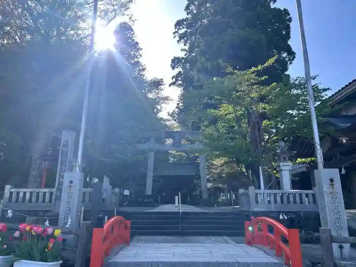 富士山東口本宮 冨士浅間神社の{uncategorized: "未分類", other: "その他", undefined: "問題あり", building: "その他建物", grave: "お墓", sacred_gate: "鳥居", guardian: "狛犬", statue: "像", buddha: "仏像", history: "歴史", nature: "自然", garden: "庭園", animal: "動物", pagoda: "塔", temizu: "手水舎", mountain_gate: "山門・神門", sanctuary: "本殿・本堂", subordinate: "末社・摂社", art: "芸術", scenery: "景色", jizo: "地蔵", ema: "絵馬", goshuin: "御朱印", omikuji: "おみくじ", items: "授与品その他", amulet: "お守り", goshuincho: "御朱印帳", eats: "食事", festival: "お祭り", votive_dance: "神楽", shichigosan: "七五三参", wedding: "結婚式", experience: "体験その他", initially: "初詣", around: "周辺", anti_infection: "感染症対策"}