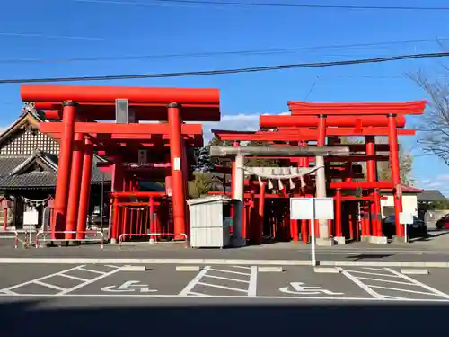 小泉稲荷神社の鳥居