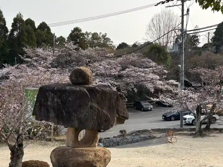 神咒寺の{uncategorized: "未分類", other: "その他", undefined: "問題あり", building: "その他建物", grave: "お墓", sacred_gate: "鳥居", guardian: "狛犬", statue: "像", buddha: "仏像", history: "歴史", nature: "自然", garden: "庭園", animal: "動物", pagoda: "塔", temizu: "手水舎", mountain_gate: "山門・神門", sanctuary: "本殿・本堂", subordinate: "末社・摂社", art: "芸術", scenery: "景色", jizo: "地蔵", ema: "絵馬", goshuin: "御朱印", omikuji: "おみくじ", items: "授与品その他", amulet: "お守り", goshuincho: "御朱印帳", eats: "食事", festival: "お祭り", votive_dance: "神楽", shichigosan: "七五三参", wedding: "結婚式", experience: "体験その他", initially: "初詣", around: "周辺", anti_infection: "感染症対策"}