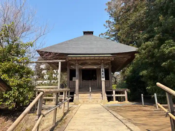 中尊寺 大日堂の{uncategorized: "未分類", other: "その他", undefined: "問題あり", building: "その他建物", grave: "お墓", sacred_gate: "鳥居", guardian: "狛犬", statue: "像", buddha: "仏像", history: "歴史", nature: "自然", garden: "庭園", animal: "動物", pagoda: "塔", temizu: "手水舎", mountain_gate: "山門・神門", sanctuary: "本殿・本堂", subordinate: "末社・摂社", art: "芸術", scenery: "景色", jizo: "地蔵", ema: "絵馬", goshuin: "御朱印", omikuji: "おみくじ", items: "授与品その他", amulet: "お守り", goshuincho: "御朱印帳", eats: "食事", festival: "お祭り", votive_dance: "神楽", shichigosan: "七五三参", wedding: "結婚式", experience: "体験その他", initially: "初詣", around: "周辺", anti_infection: "感染症対策"}