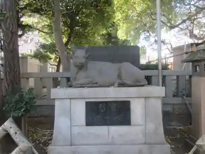 牛嶋神社の像