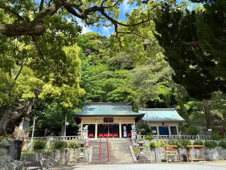 土肥神社の{uncategorized: "未分類", other: "その他", undefined: "問題あり", building: "その他建物", grave: "お墓", sacred_gate: "鳥居", guardian: "狛犬", statue: "像", buddha: "仏像", history: "歴史", nature: "自然", garden: "庭園", animal: "動物", pagoda: "塔", temizu: "手水舎", mountain_gate: "山門・神門", sanctuary: "本殿・本堂", subordinate: "末社・摂社", art: "芸術", scenery: "景色", jizo: "地蔵", ema: "絵馬", goshuin: "御朱印", omikuji: "おみくじ", items: "授与品その他", amulet: "お守り", goshuincho: "御朱印帳", eats: "食事", festival: "お祭り", votive_dance: "神楽", shichigosan: "七五三参", wedding: "結婚式", experience: "体験その他", initially: "初詣", around: "周辺", anti_infection: "感染症対策"}