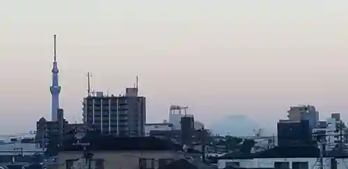 小岩田天祖神社の周辺