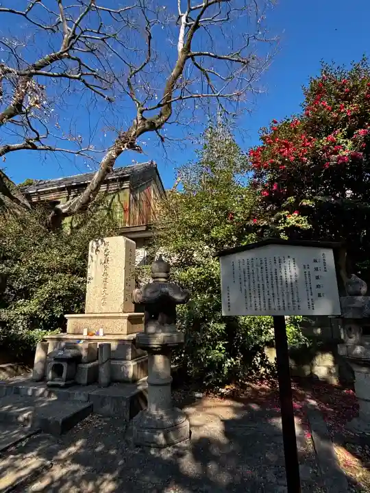 品川神社の{uncategorized: "未分類", other: "その他", undefined: "問題あり", building: "その他建物", grave: "お墓", sacred_gate: "鳥居", guardian: "狛犬", statue: "像", buddha: "仏像", history: "歴史", nature: "自然", garden: "庭園", animal: "動物", pagoda: "塔", temizu: "手水舎", mountain_gate: "山門・神門", sanctuary: "本殿・本堂", subordinate: "末社・摂社", art: "芸術", scenery: "景色", jizo: "地蔵", ema: "絵馬", goshuin: "御朱印", omikuji: "おみくじ", items: "授与品その他", amulet: "お守り", goshuincho: "御朱印帳", eats: "食事", festival: "お祭り", votive_dance: "神楽", shichigosan: "七五三参", wedding: "結婚式", experience: "体験その他", initially: "初詣", around: "周辺", anti_infection: "感染症対策"}