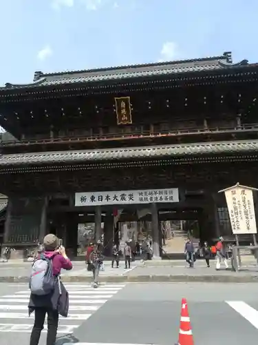 久遠寺の山門