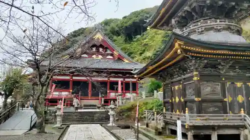 那古寺の本殿・本堂
