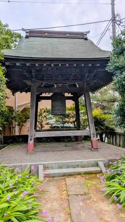 鶴嶺八幡宮の{uncategorized: "未分類", other: "その他", undefined: "問題あり", building: "その他建物", grave: "お墓", sacred_gate: "鳥居", guardian: "狛犬", statue: "像", buddha: "仏像", history: "歴史", nature: "自然", garden: "庭園", animal: "動物", pagoda: "塔", temizu: "手水舎", mountain_gate: "山門・神門", sanctuary: "本殿・本堂", subordinate: "末社・摂社", art: "芸術", scenery: "景色", jizo: "地蔵", ema: "絵馬", goshuin: "御朱印", omikuji: "おみくじ", items: "授与品その他", amulet: "お守り", goshuincho: "御朱印帳", eats: "食事", festival: "お祭り", votive_dance: "神楽", shichigosan: "七五三参", wedding: "結婚式", experience: "体験その他", initially: "初詣", around: "周辺", anti_infection: "感染症対策"}