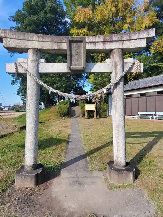 白山姫神社(白山古墳)の鳥居