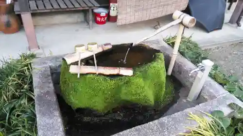 鎌達稲荷神社の手水舎
