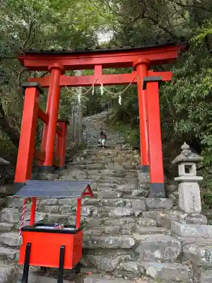 神倉神社（熊野速玉大社摂社）の{uncategorized: "未分類", other: "その他", undefined: "問題あり", building: "その他建物", grave: "お墓", sacred_gate: "鳥居", guardian: "狛犬", statue: "像", buddha: "仏像", history: "歴史", nature: "自然", garden: "庭園", animal: "動物", pagoda: "塔", temizu: "手水舎", mountain_gate: "山門・神門", sanctuary: "本殿・本堂", subordinate: "末社・摂社", art: "芸術", scenery: "景色", jizo: "地蔵", ema: "絵馬", goshuin: "御朱印", omikuji: "おみくじ", items: "授与品その他", amulet: "お守り", goshuincho: "御朱印帳", eats: "食事", festival: "お祭り", votive_dance: "神楽", shichigosan: "七五三参", wedding: "結婚式", experience: "体験その他", initially: "初詣", around: "周辺", anti_infection: "感染症対策"}